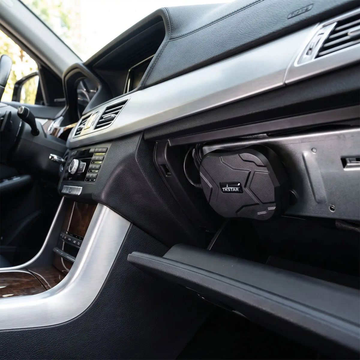 Traceur GPS voiture | TK905 - Interieur de notre auto