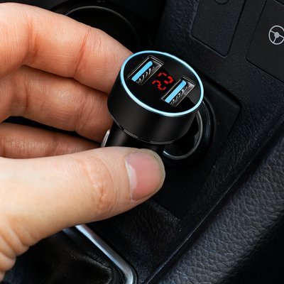 Chargeur allume cigare | UltraCharge - Interieur de notre auto
