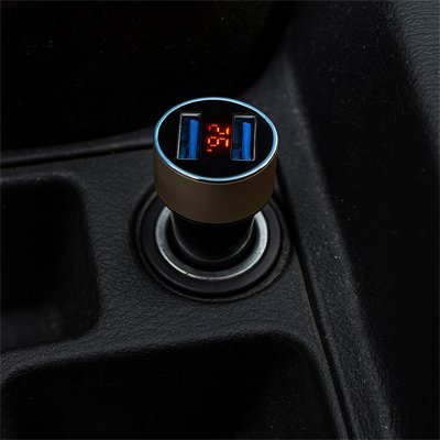Chargeur allume cigare | UltraCharge - Interieur de notre auto