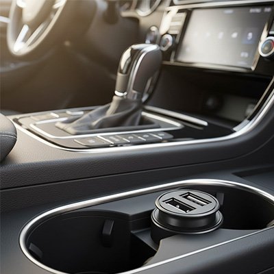 Chargeur allume cigare | UltraCharge - Interieur de notre auto